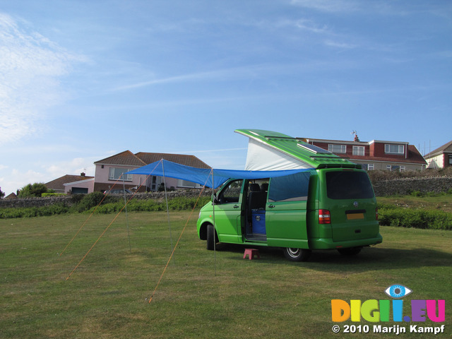 SX14709 Awning setup on van